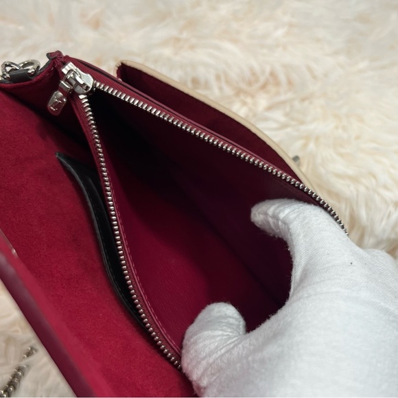 LOUIS VUITTON Calfskin My Lockme Chain Pochette Lie De Vin Etain Creme - Picture 10 of 15